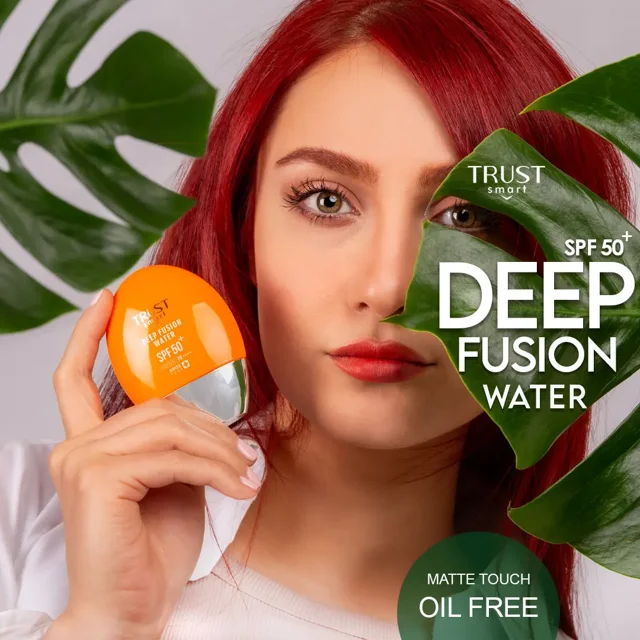 ضدآفتاب دیپ فیوژن واتر تراست اسمارت +SPF50 معرفی توسط مدل مو قرمز